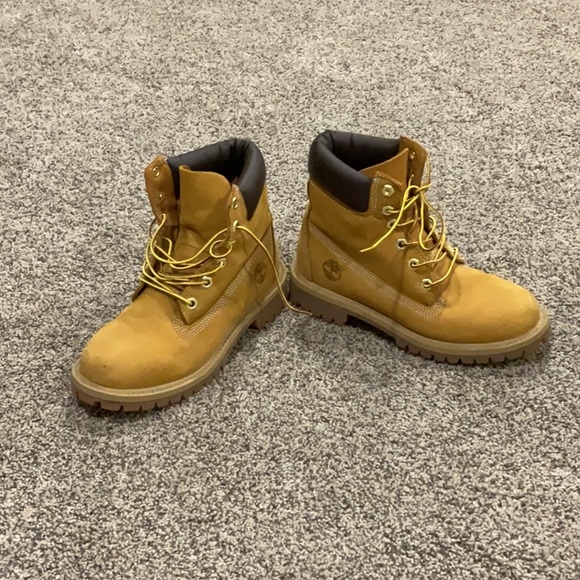 Youth Timberlands- great condition - Picture 2 of 6